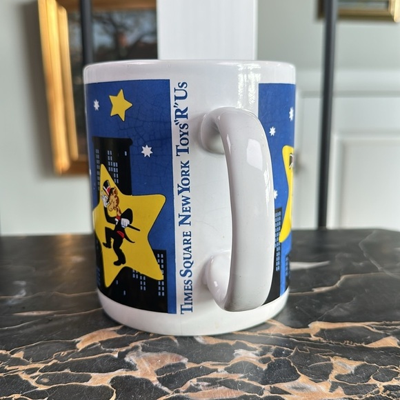 Toys R Us Large Starry Night Cityscape Mug - Picture 4 of 7